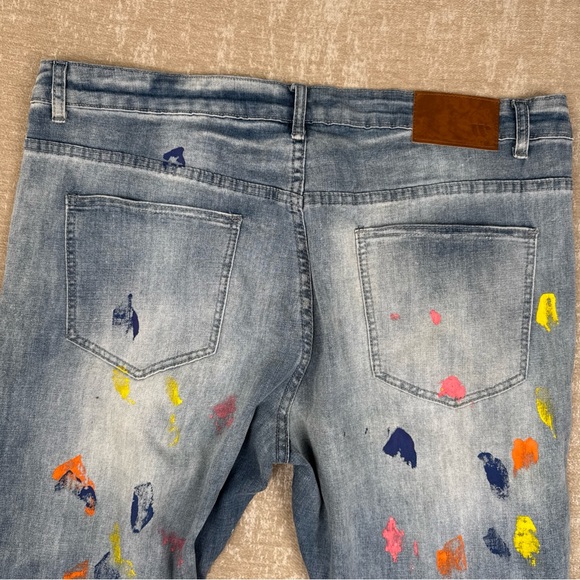WAIMEA Stylish Distressed Blue Jeans with Colorful Accents - Picture 10 of 11